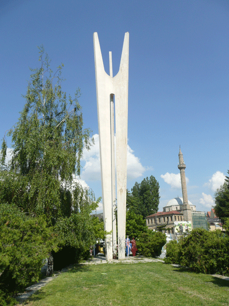 Monumenti 'Bashkim Vëllazërimi' në Prishtinë 